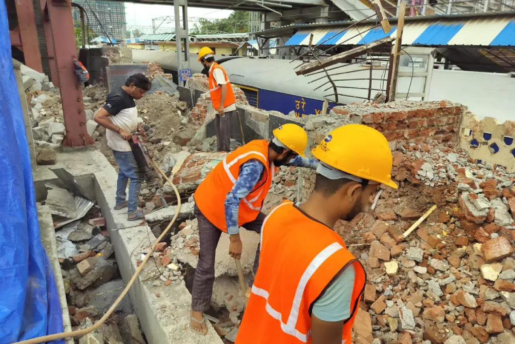 Talegaon Railway Station
